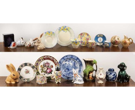 Collection of ceramicsto include a small Chinese ginger jar; a Royal Worcester jug, potpourri container and small vase; a Roy