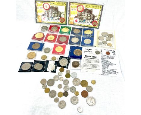 Selection of vintage coins to include commemorative crowns etc