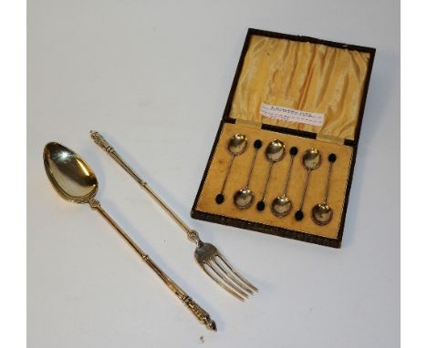 A silver serving spoon and fork, with lion hallmark, 10.5cm long, approx 3ozt, also with a set of six silver bean topped coff