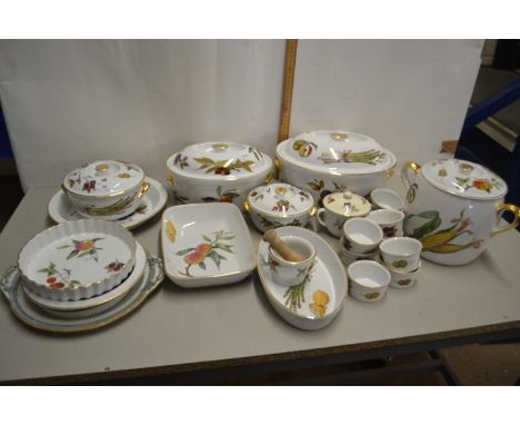 Collection of Royal Worcester Evesham pattern dinner wares