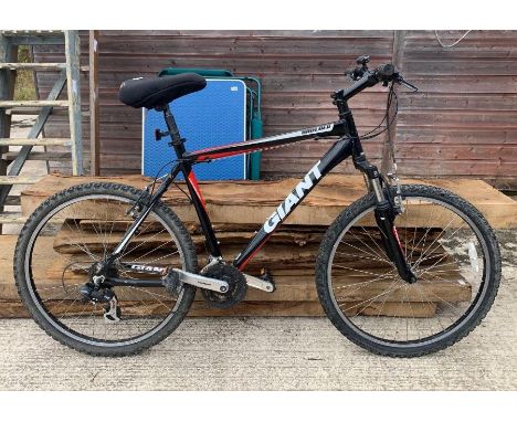 26" Giant Boulder gents bicycle with sprung forks