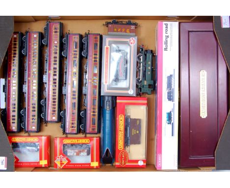 Tray containing Hornby R8211 Rolling Road (NM-BNM), 5 wooden presentation box only (G), 5 various makers LMS Caledonian coach