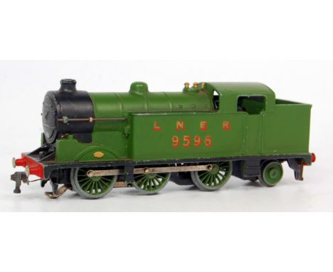 A Hornby Dublo EDL7 tank engine LNER green, a few chips but good for age (G)