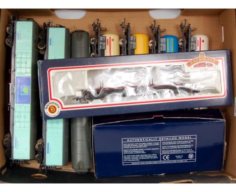 A Bachmann Queen Mary bogie brake van in S&T grey (G,BG), a Bachmann bogie bolster wagon in S&T gulf red (G,BG), 4x Lima bogi