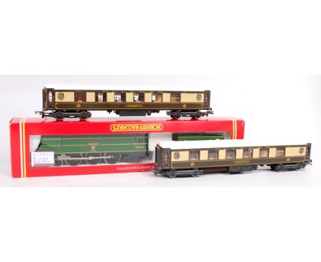 A Hornby R320 SR West Country class engine and tender 'Exeter', with instructions (NM-BNM), sold with 2 Pullman Cars 'Phoenix