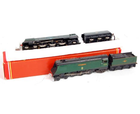 A Hornby streamlined Battle of Britain class engine and tender BR green 34076 '41 Squadron' (G-BF) together with a Triang sim
