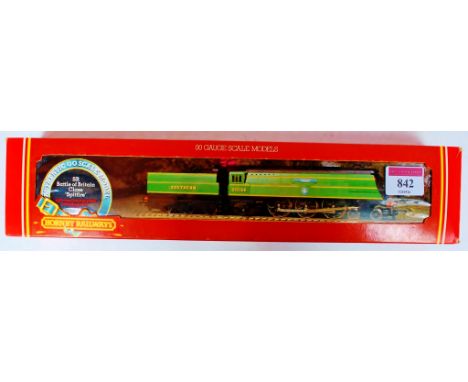 A Hornby R374 Battle of Britain class engine and tender 'Southern Malachite' green 'Spitfire' (NM-BNM)