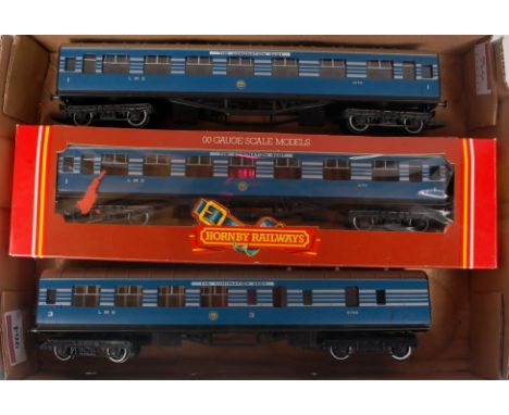 3 Hornby blue/silver 'Coronation Scot' coaches, 2 first class and a brake 3rd (one item boxed) (G-BG)