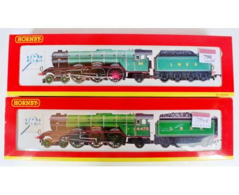 Hornby R2191 class A3 engine and tender 'Colorado' and another R2261 'Flying Scotsman', both LNER lined green with instructio