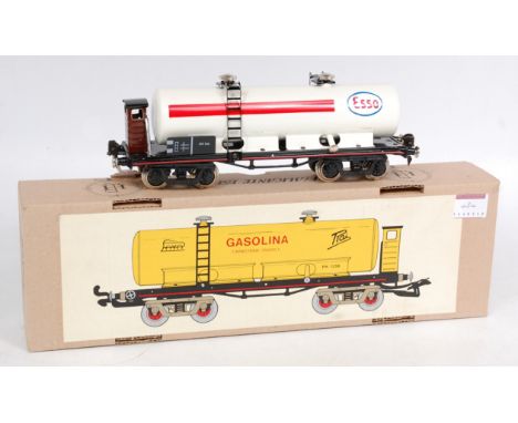 Paya white "Esso" bogie tanker with brakeman's hut (NM-BG)