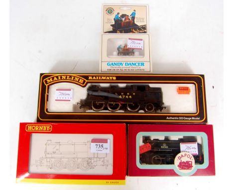 A Hornby R2327 NCB green J94 saddle tank engine 'Peter' (G-BG), a similar by Dapol BR black 68080, coal added to bunker (G-BG