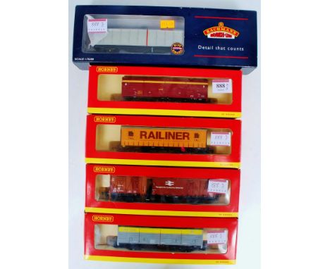 Hornby BR wagons R6042B, R6159, R6187, R6188 and Bachmann 37-601A 46 tonne VGA 'Speedlink' (NM-BNM)