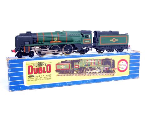 A Hornby Dublo 3-rail 3235 West Country class 'Dorchester' engine and tender, minor paint blemish to side of tender, box lid 