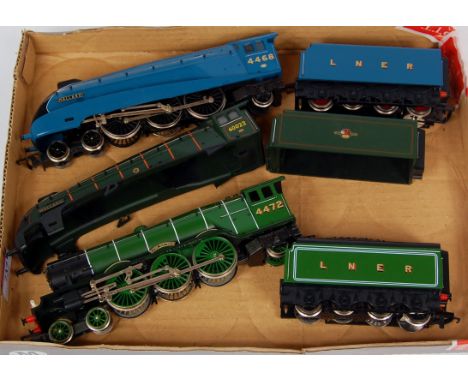 A Hornby 4-6-2 LNER green 'Flying Scotsman' engine and tender (VG), a LNER blue 'Mallard' engine and tender (VG), and engine 