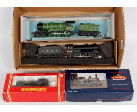 A Bachmann LNER black J39 0-6-0 No. 1996 (G), a Bachmann LNER black J72 0-6-0T No. 2313 (G,BG), a Hornby R150 LNER green B12 