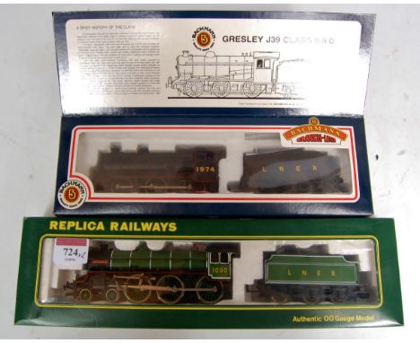 A Replica Railways 11012 LNER green class B1 engine and tender 'Springbok' (G-BG), and a Bachmann 31-850 LNER black class J39