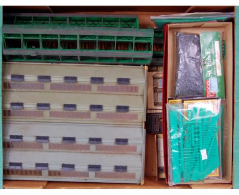 2 trays containing 2 modified Hornby Dublo 4 road engine sheds and quantity of built and unbuilt Airfix railway buildings (F-