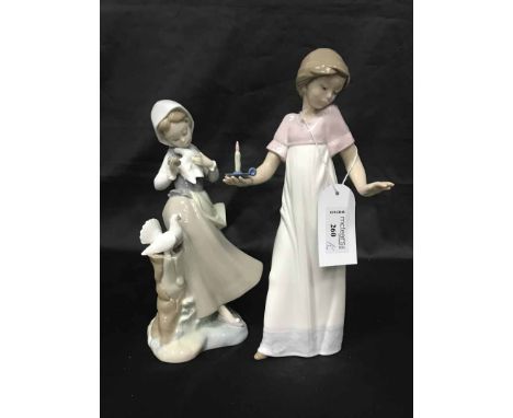 LOT OF NAO AND LLADRO FIGURES (5)