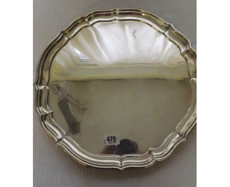 GEORGIAN STYLE CIRCULAR SALVER WITH   moulded rim enclosing a vacant field over four  bracket feet 13.5" dia Birm 1913 by Elk