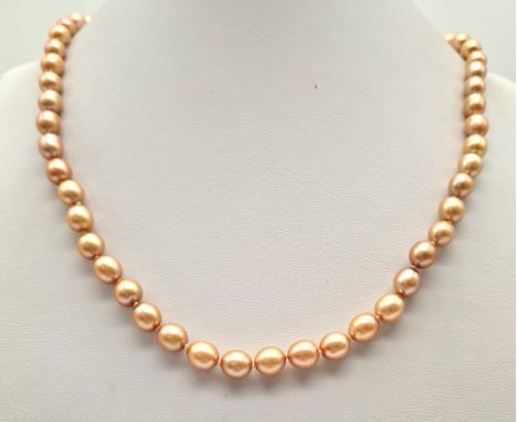 A Cultured Golden Pearl Necklace. 14k yellow gold clasp.6mm. 44cm 