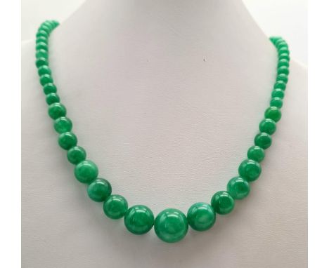 A Vintage Graduated Jade Bead Necklace. 12mm largest bead. 44cm 