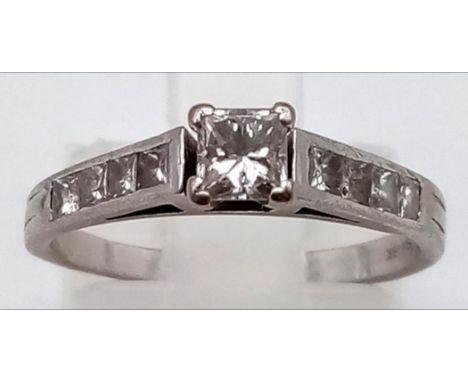 18K WHITE GOLD DIAMOND SOLITAIRE PRINCESS CUT WITH SHOULDER STONES 0.30CT TOTAL DIAMOND WEIGHT 0.80CT 2.2G SIZE K 