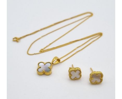 A 21K Yellow Gold Necklace with Pearl Pendant and Earring Set. 6.45g total weight. Ref - 3654. 