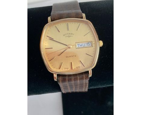Gentleman’s ROTARY Quartz wristwatch in gold tone. Day/Date model with hexagonal face and golden digits and hands. Brown leat