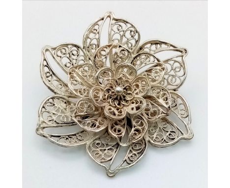 Vintage or Antique Silver Filigree Flower Brooch 4.5cm Diameter 