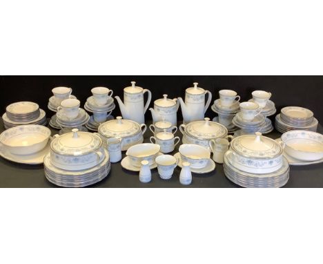 An extensive Contemporary fine art Noritake Blue Hill 2482 pattern dinner and tea service, comprising large circular plate, l