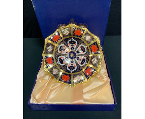 A Royal Crown Derby 1128 Imari oval comport, shaped top, first quality, 31cm diameter, 11cm high, boxed. 