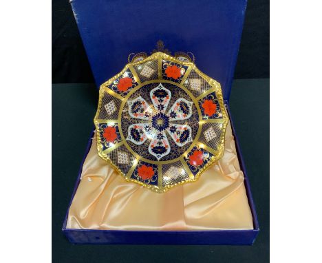 A Royal Crown Derby 1128 Imari oval comport, shaped top, first quality, 31cm diameter, 11cm high, boxed. 