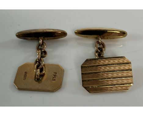 A pair of 9 carat gold gent's cufflinks with engine turned striped decoration, 6.5 g