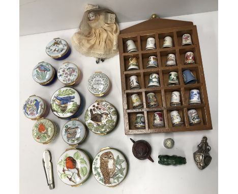 A collection of 11 various Crummles enamelled boxes depicting various birds including Robin (x 2), Blue Tit, Kingfisher, Phea