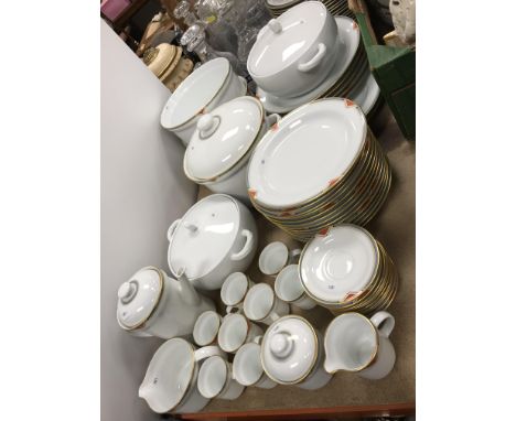 A Richard Ginori Art Deco style gilt banded dinner service (design "G-84"), comprising five dinner plates, thirteen dessert p