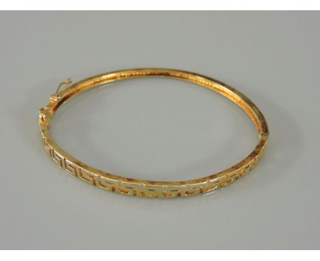 A Continental gold Greek key hinged bangle, stamped 585, 7.9g