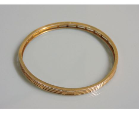 An Art Deco 9ct gold four row bangle, 11.24g
