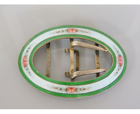 An Edwardian silver gilt buckle, with guilloché enamel decoration and garlands of roses at the quarter points, 950 x 650mm, m
