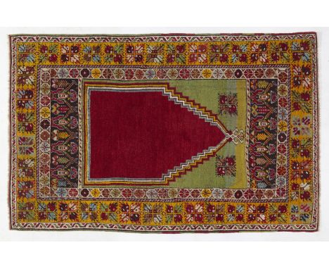 Hand-knotted and hand-worked carpet, origin Anatolia, end of the 19th century. . Cm 104,00 x 161,00.