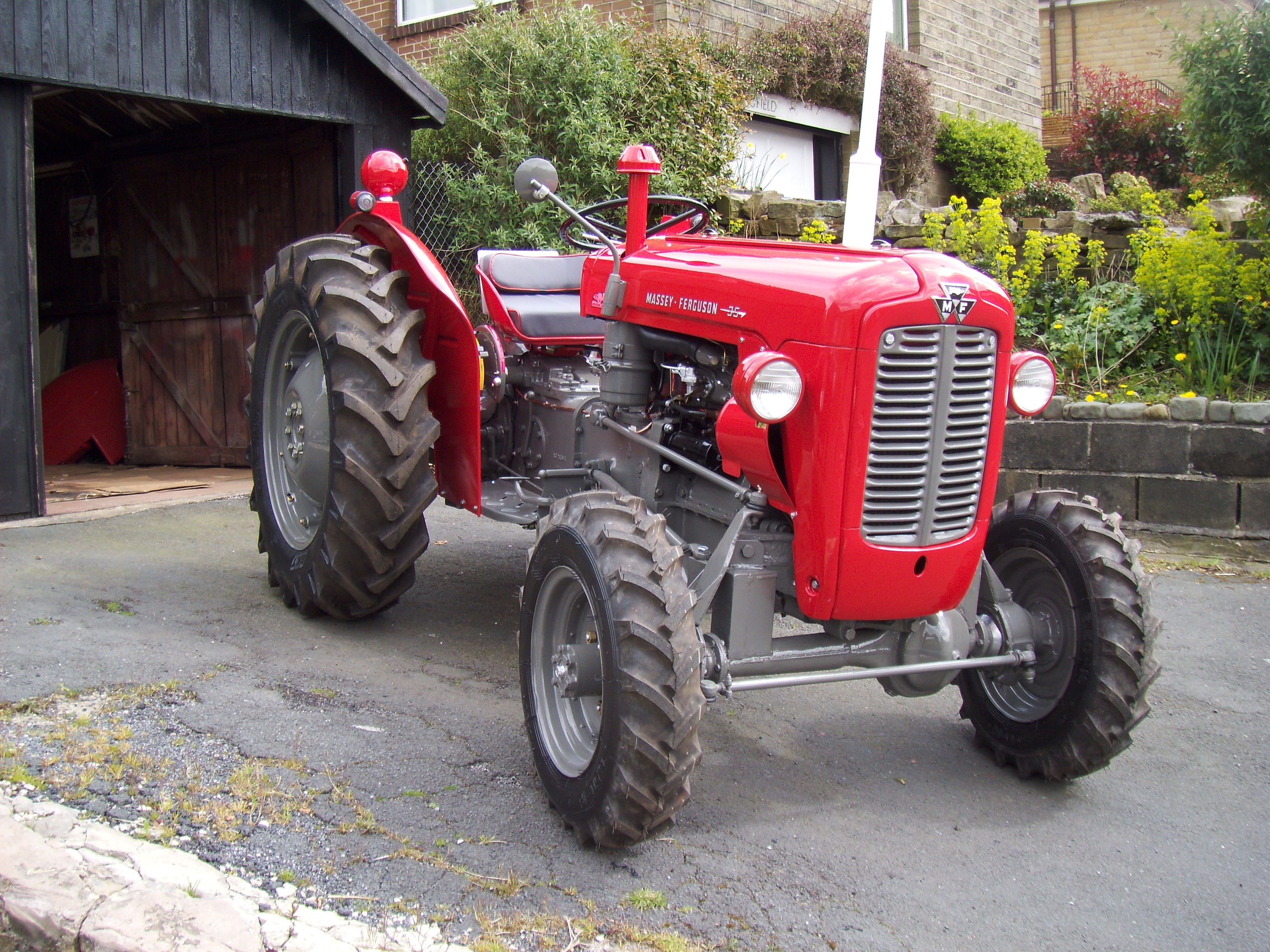 1961 MASSEY FERGUSON 35 4wd 3cylinder diesel TRACTOR Reg. No. Q69 XCY Serial No. NM215700 Fitt 1961 MASSEY FERGUSON 35 4wd 3cylinder diesel TRACTOR Reg. No. Q69 XCY Serial No. NM215700 Fitt