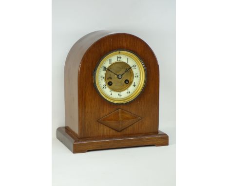 Edwardian mahogany cased mantle clock, of arched form, raised on plinth base, Arabic numerals, cream chapter ring, French mov