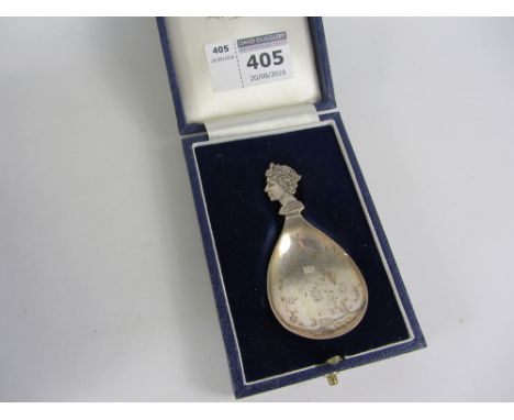 QEII silver jubilee caddy spoon by Mappin & Webb Birmingham 1977 cased Condition Report Click here for further images, condit