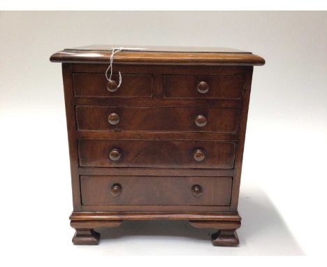 Miniature apprentice piece mahogany chest of drawers 26.5cm highCondition report: Good order overall, one rear leg has a spli
