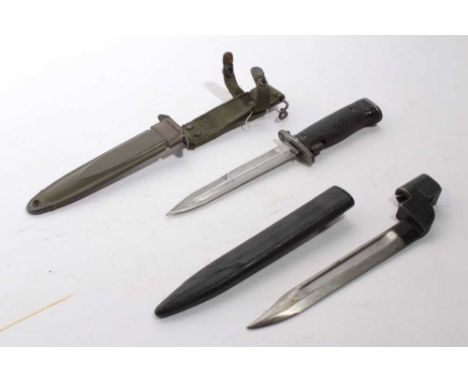 American M8 Bayonet in scabbard with integral frog, together with a British No. 9 MK1 Knife Bayonet in scabbard (2)