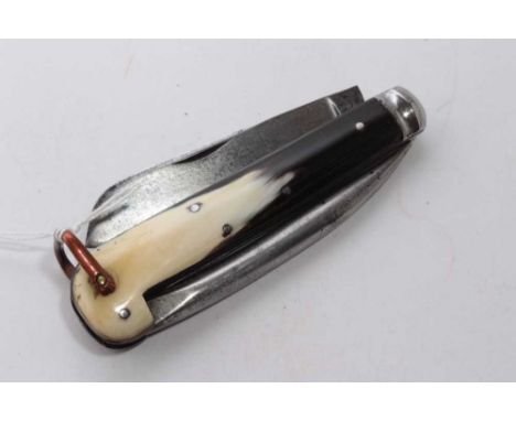 Victorian military folding pocket knife with horn mounts by Hunter, Sheffield, stamped D2 and with broad arrow mark.