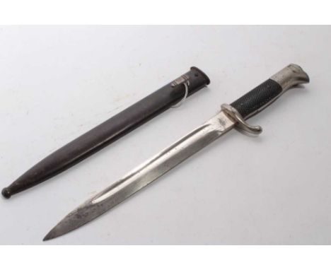 Second World War Nazi German KS98 bayonet with polished steel blade by A. Betz Giessen, cherquered plastic grip and plated fi