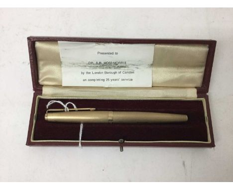 9ct gold Parker fountain pen, hallmarked London 1972, with engine turned decoration and vacant cartouche, in original Parker 