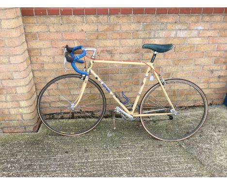 Vintage road bike, with Paris frame, Mavic, Campagnolo, ITM, Shimano, Mondiale and Mavic components