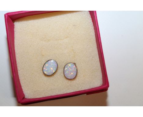 A pair of 925 silver and opal set ear-rings, approx. total weight 2gms 