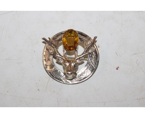 A vintage Ward Bros. Sterling silver stags head Scottish brooch, approx. 10gms 